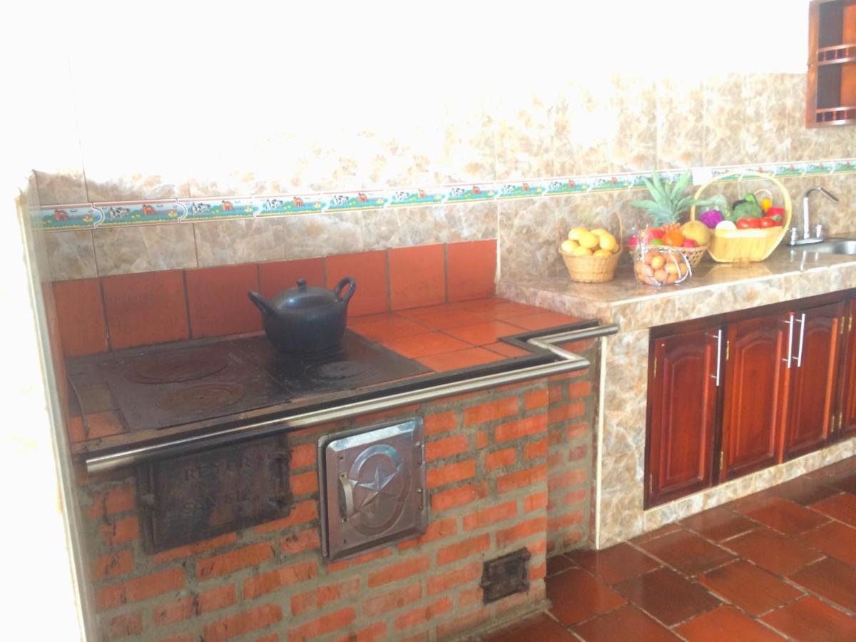 La Hacienda Hostel ซานกิล ภายนอก รูปภาพ