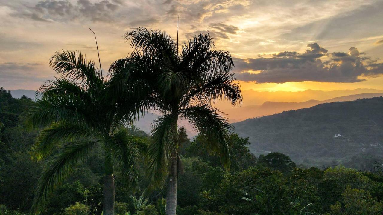 La Hacienda Hostel ซานกิล ภายนอก รูปภาพ