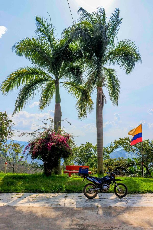 La Hacienda Hostel ซานกิล ภายนอก รูปภาพ