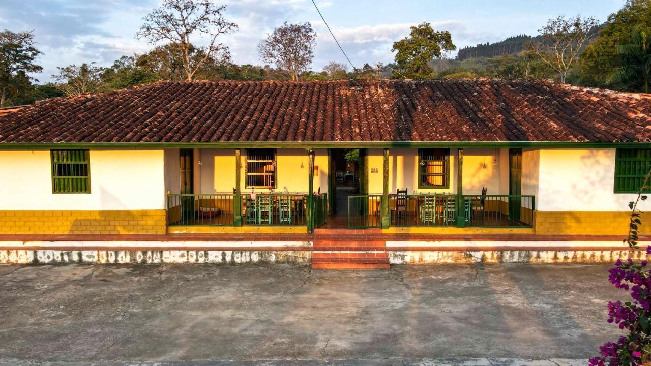 La Hacienda Hostel ซานกิล ภายนอก รูปภาพ
